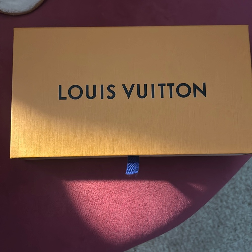Authentic LV box. Fits Sarah, LV Felice etc. new unused